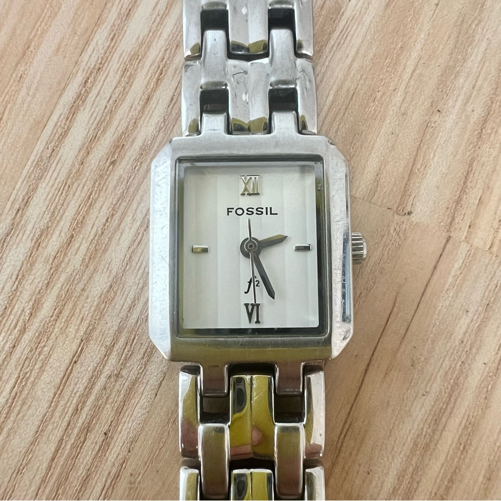 Fossil F2 ladies rectangular silver tone bracelet watch NEW BATTERY